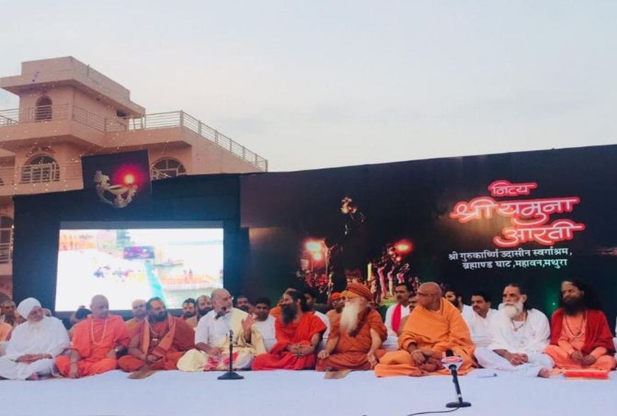 Ramdev demands Modi government to declare cow as nation mother