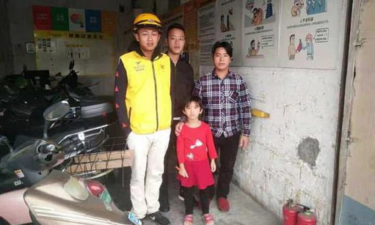 Chines Guy delivery man saves kid video goes viral on social media