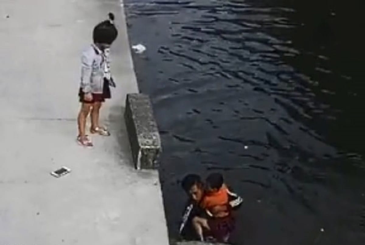 Chines Guy delivery man saves kid video goes viral on social media