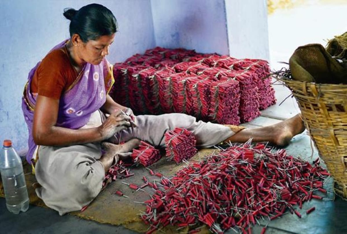 know about green crackers, eco-friendly crackers should you buy this year?