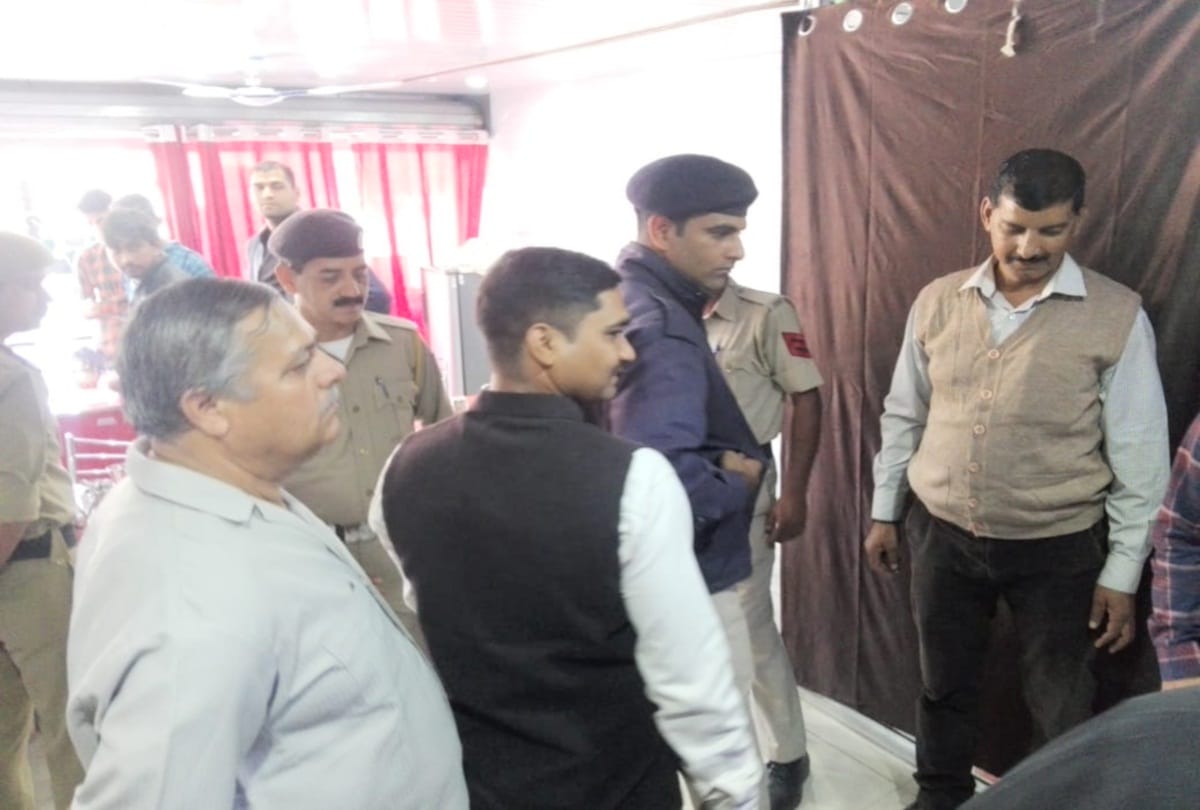 Police raid in restaurants at hamirpur and a dozen minor fled