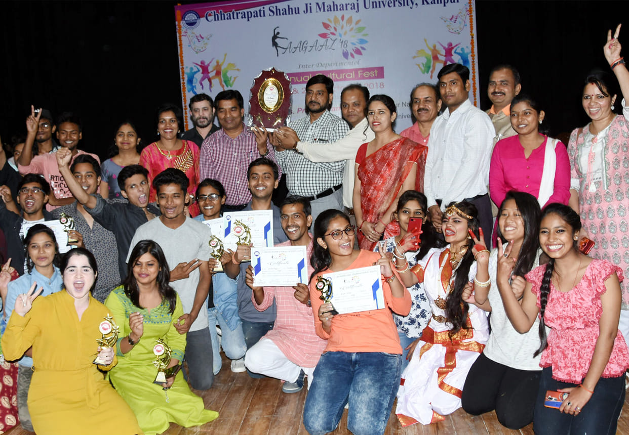 Kanpur University's Cultural Festival Fine Arts won the Aagaz Championship