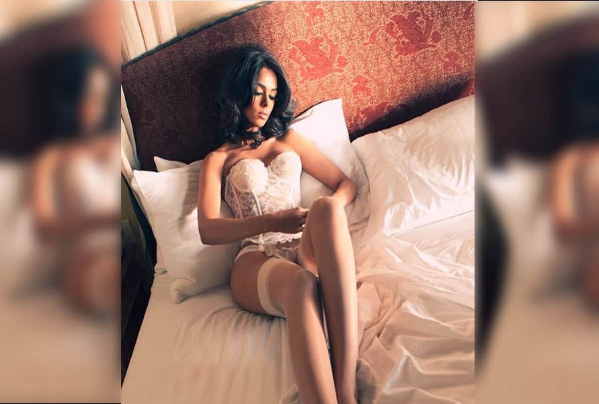 Mallika Sherawat know her controversies like dirty politics intimate scene