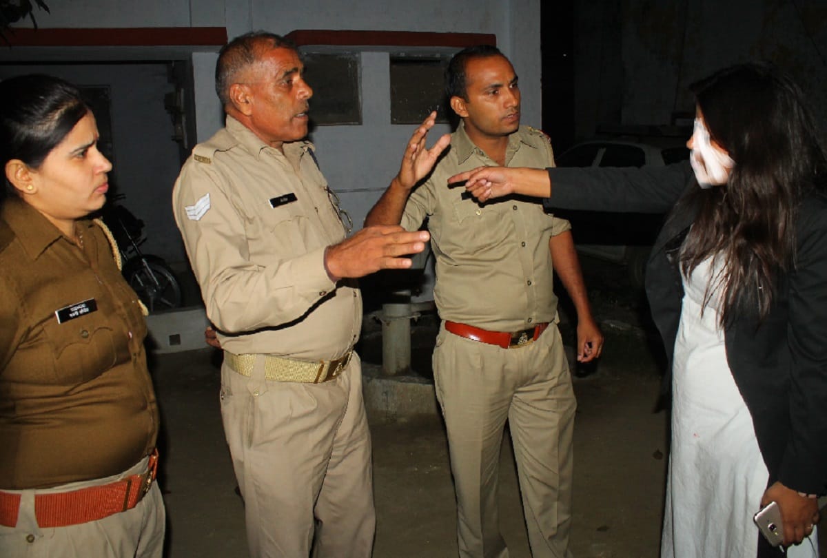meerut daroga video viral latest news women lawyers collision in many cars