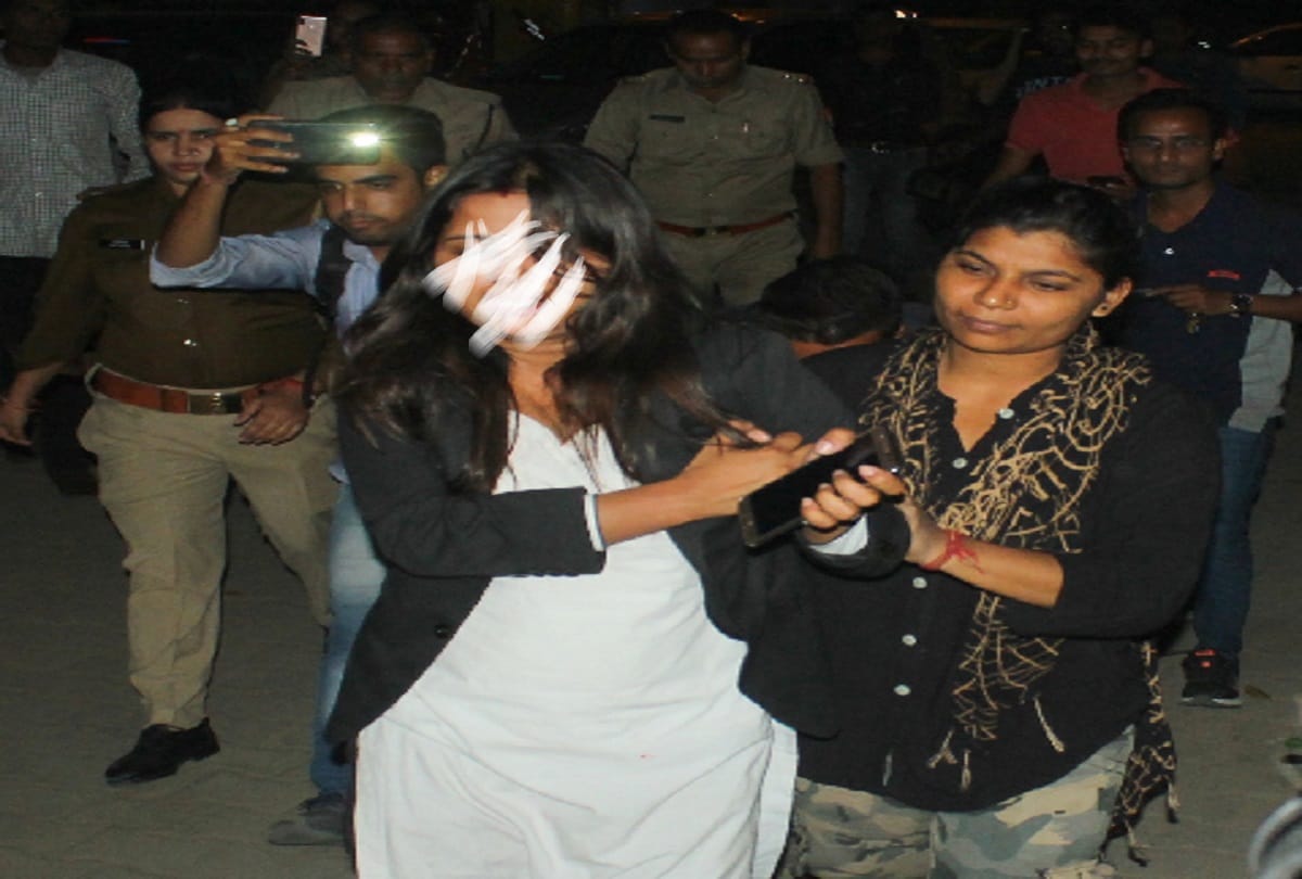 meerut daroga video viral latest news women lawyers collision in many cars