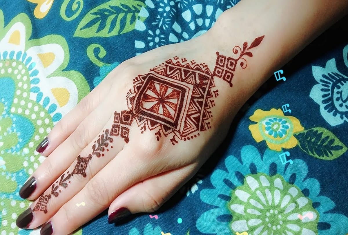 Mehndi Designs: Karva Chauth 2019 Latest Mehndi Design, Karwa Chauth Simple Mehndi Designs