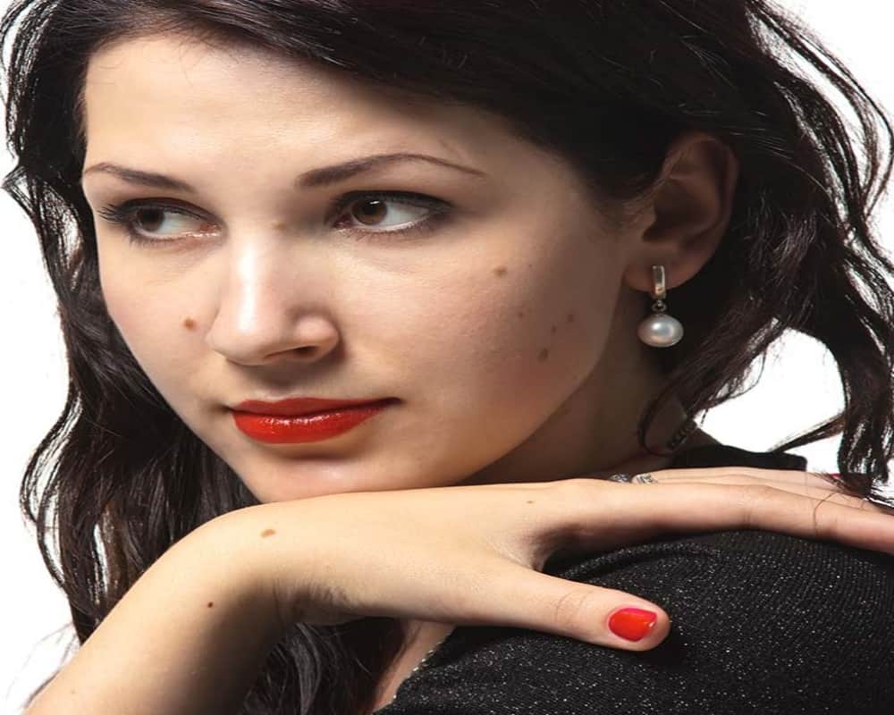 Know how Moles on body that reveal about your relationship