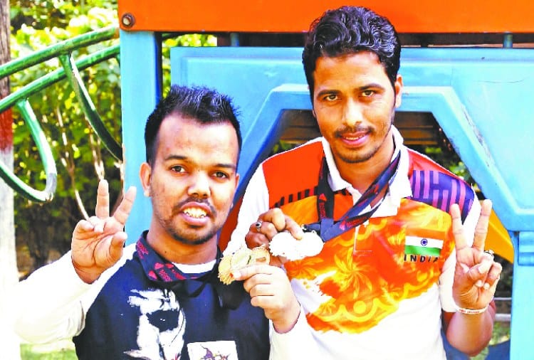 Para Badminton Player Sanjeev Suffering From Financial Crisis
