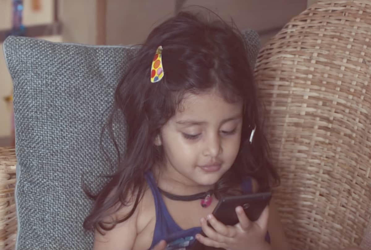 pihu trailor which show two years old girl alone at home
