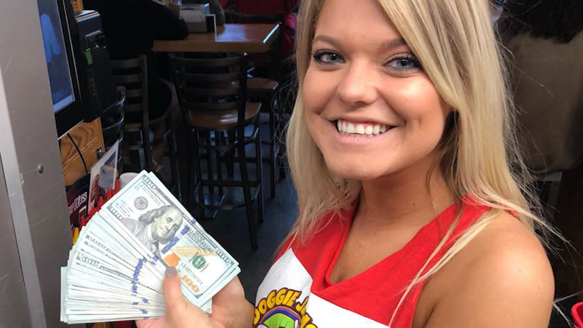 Waitress got seven lac rupee in tips