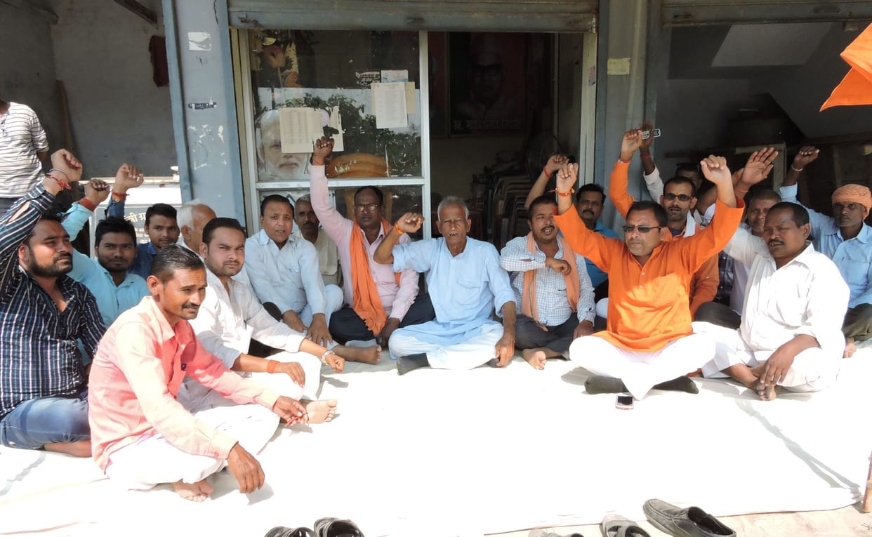 bjp worker perform