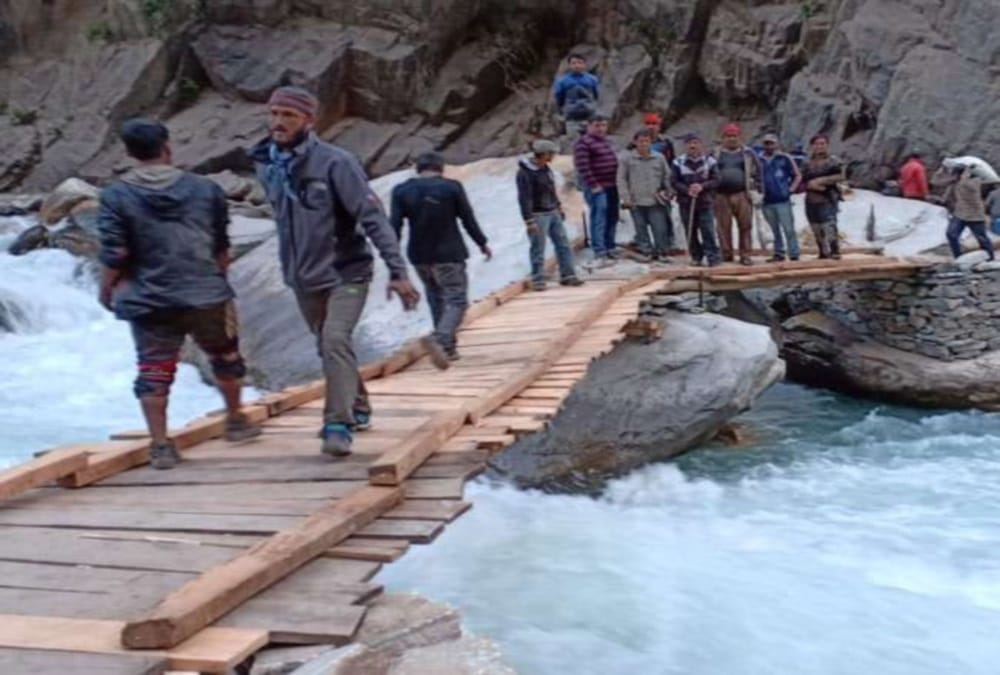 Temporary bridge build on Kali river between India and Nepal
