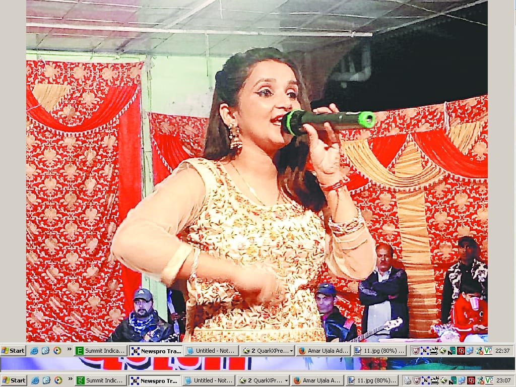 लच्छी-लच्छी लोग गलांदे... पर झूमे श्रोता