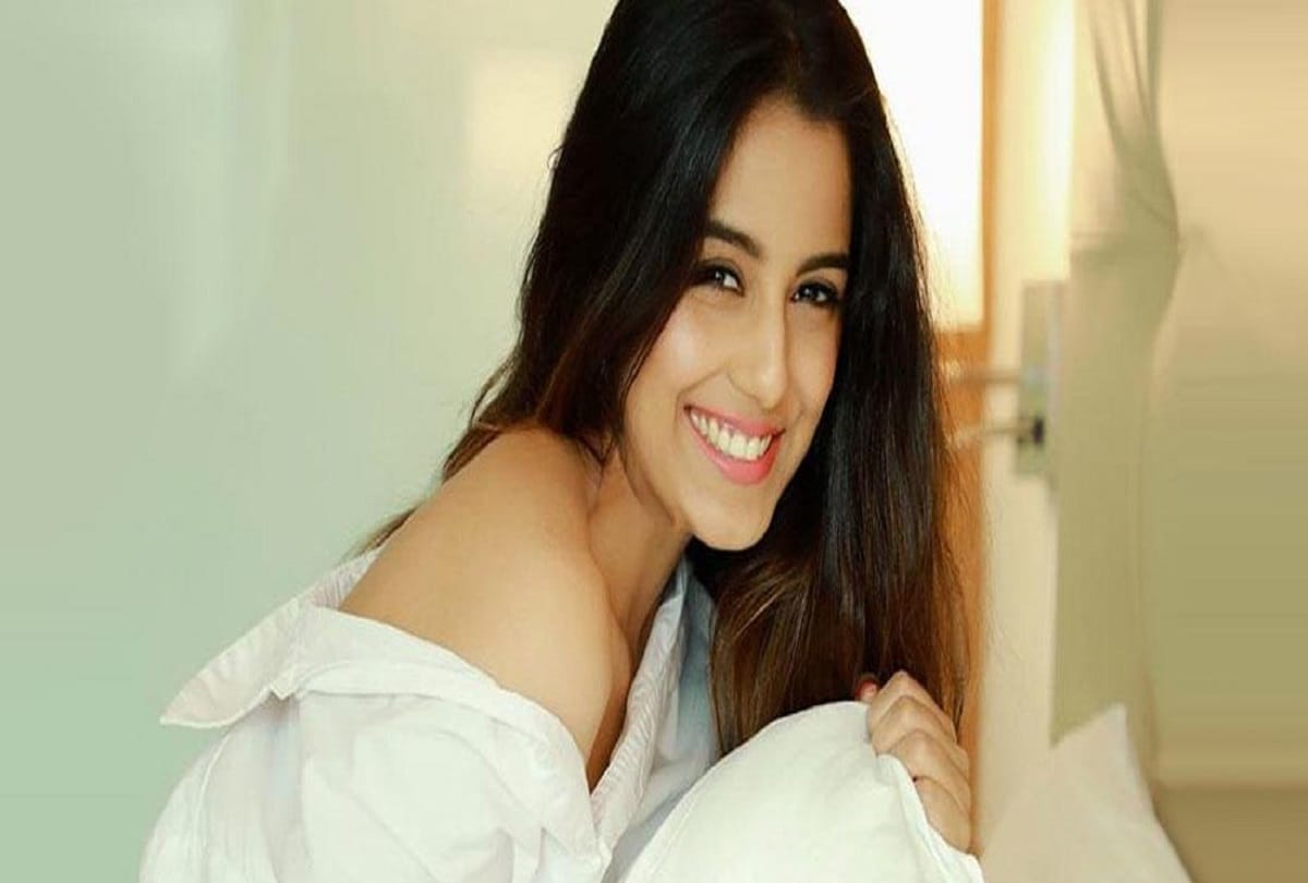 bigg boss red wedding lehnga for srishty rode for engegement