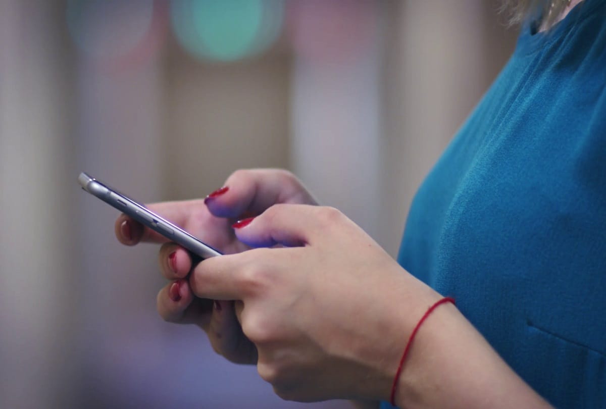 Students have to pay fines if they bring smart mobile phones in schools