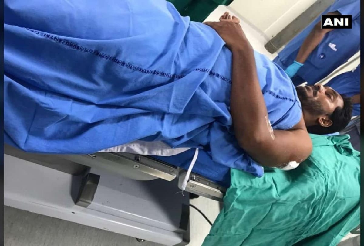 Jagan Mohan Reddy stabbed on his arm by unidentified assailant at Visakhapatnam Airport