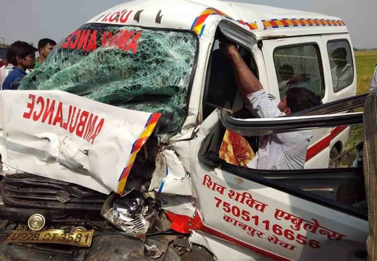 two people died and 7 injured in Unnao road accident