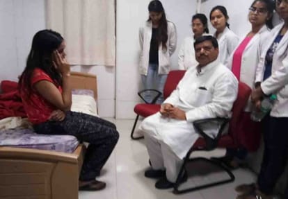Shivpal Singh Yadav sitting on the strike in support of medical students in Etawah
