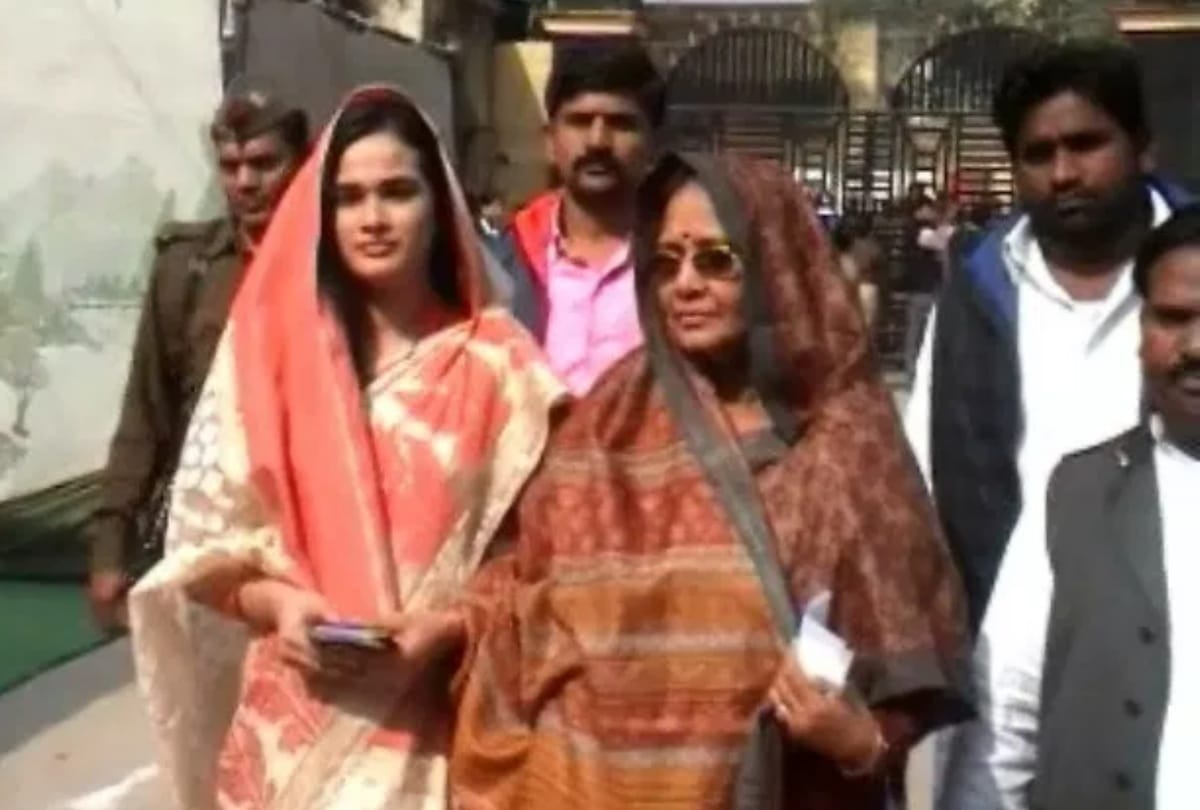 Kesri Devi passed no confidence motion against District Panchayat Chairperson