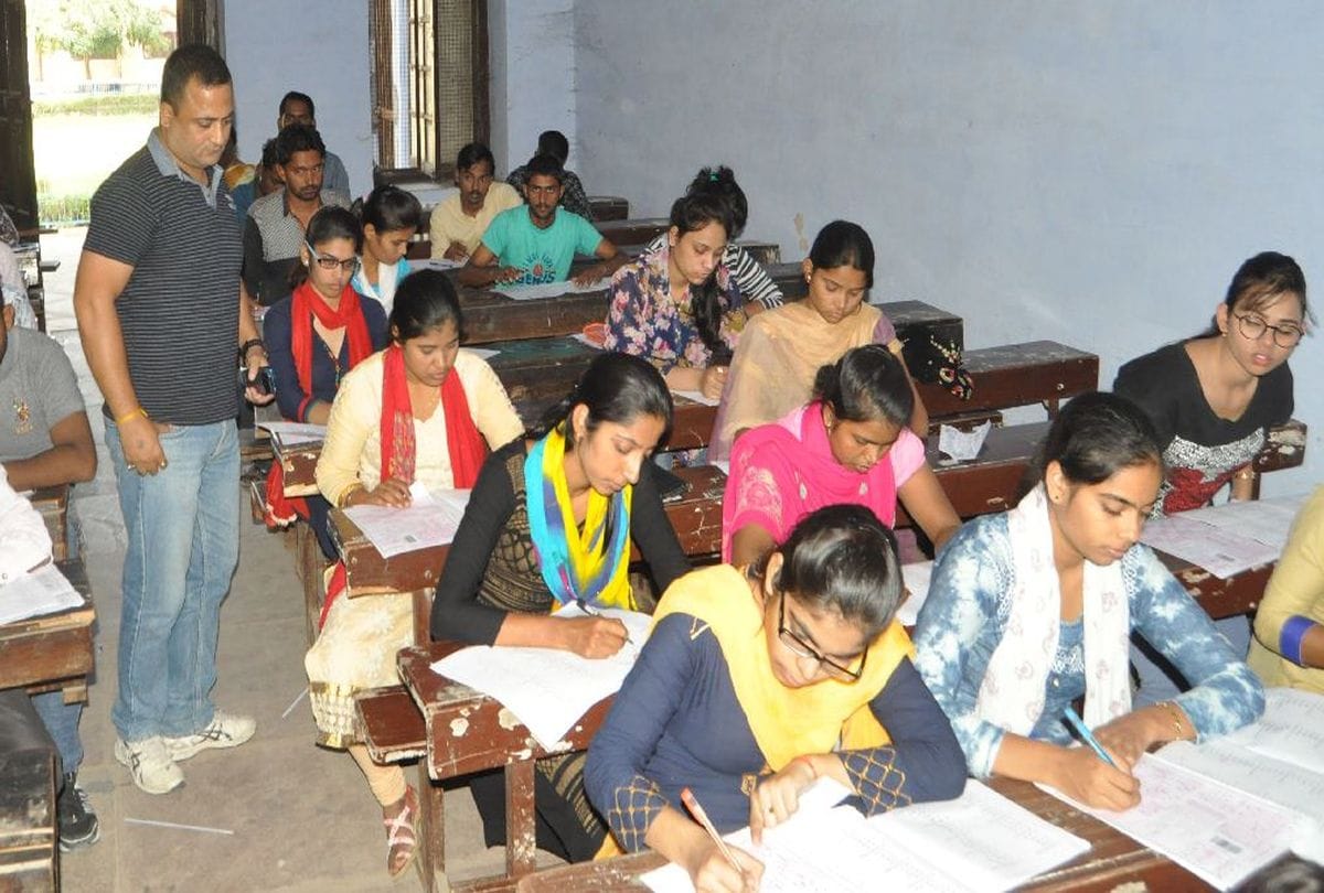 Attempted to paper out police recruitment in Agra