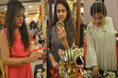 Karva Chauth Special Light saree and cocktail jewelery women first choice