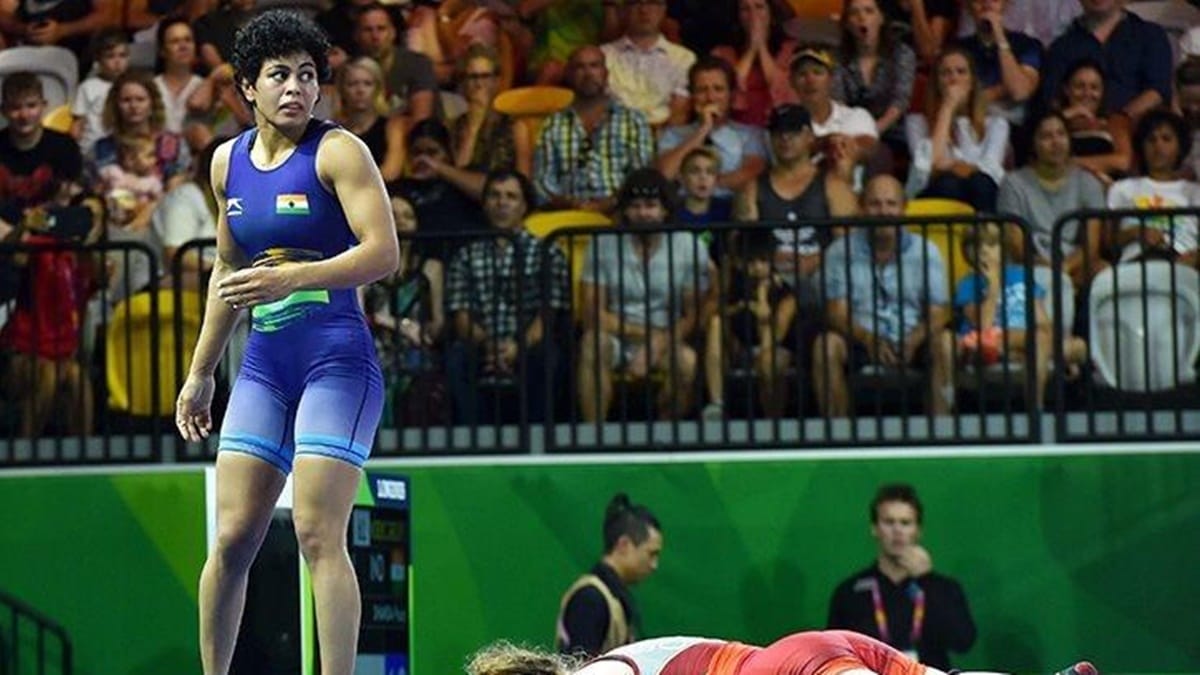 ritu phogat and pooja dhanda fights for bronze sakshi eliminated