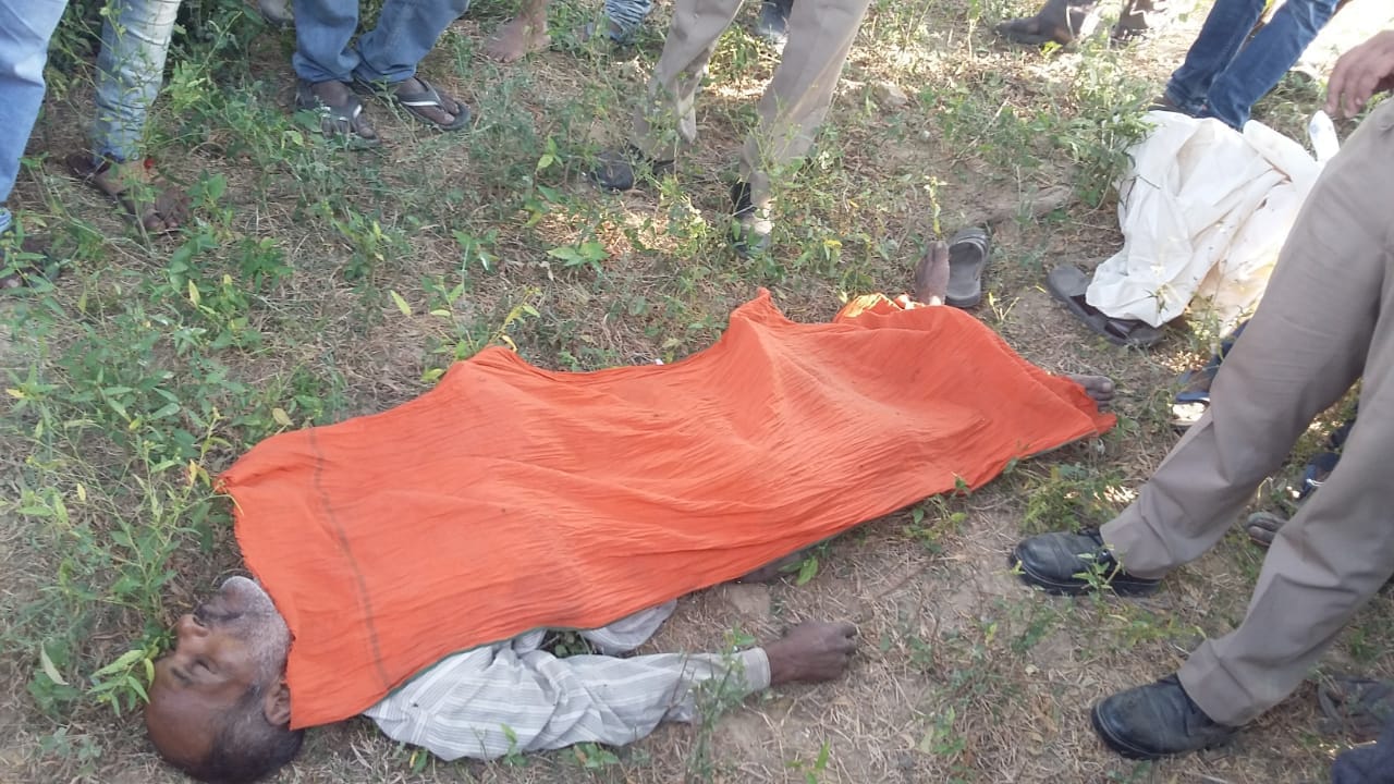 Man deadbody found hanging on tree at bhadohi