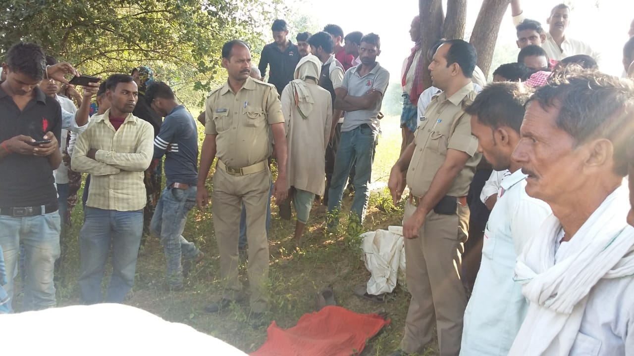 Man deadbody found hanging on tree at bhadohi