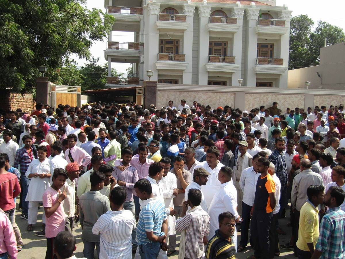 markets shut down and people were sad after chopan nagar panchayat chairman murder