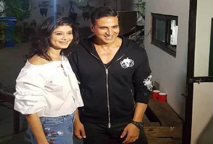 Pooja Batra birthday special affair with Akshay Kumar