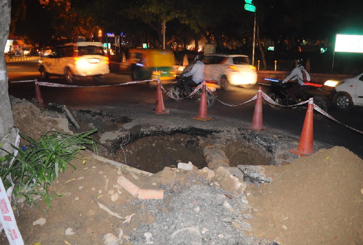 stop at traffic after Road blocked on Ashoka Road