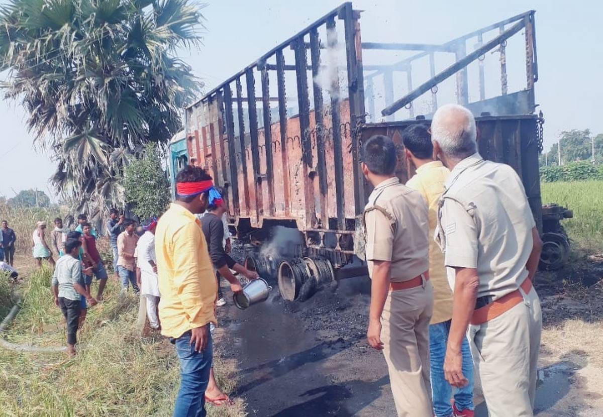 Fire in truck due to touch high tension wire in ballia
