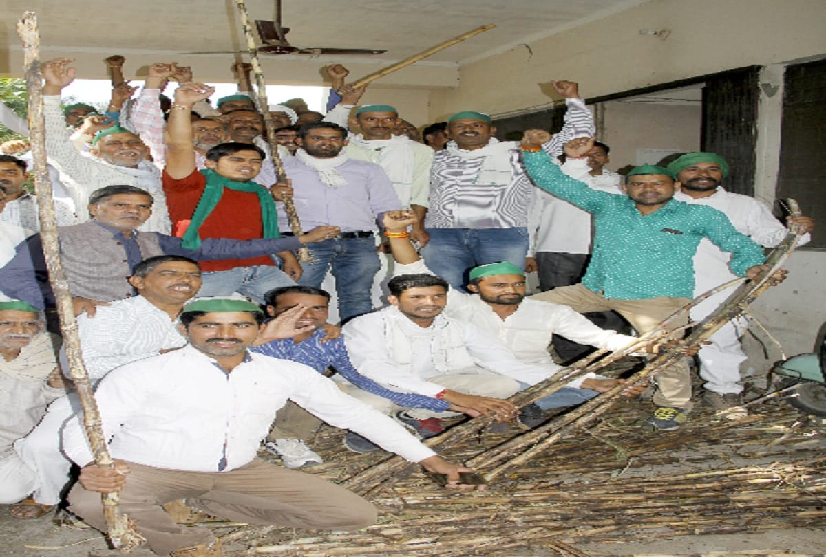 Farmers protest at Bijnor Collectorate Office in uttar pradesh