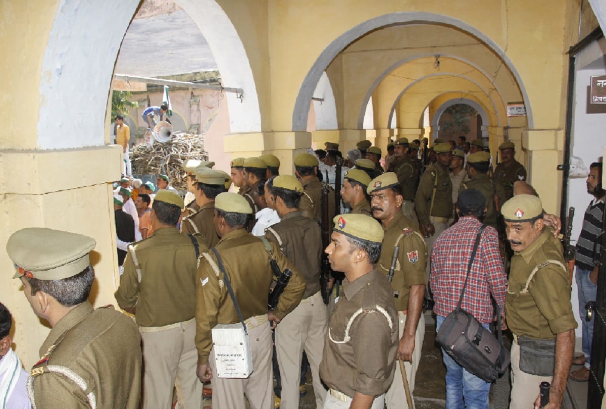 Farmers protest at Bijnor Collectorate Office in uttar pradesh