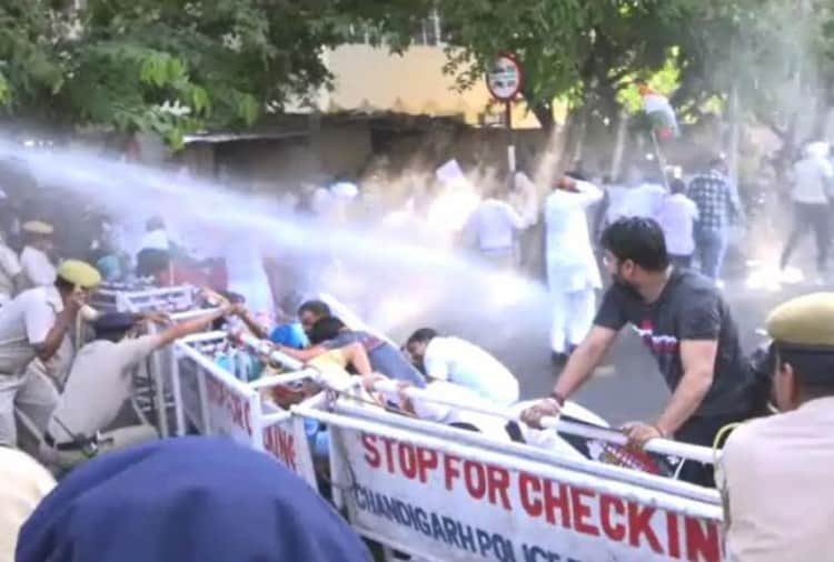 Congress Protest in Chandigarh outside CBI Office against the War inside CBI