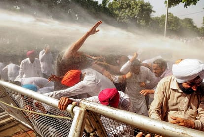 Congress protest against BJP across the nation in CBI case