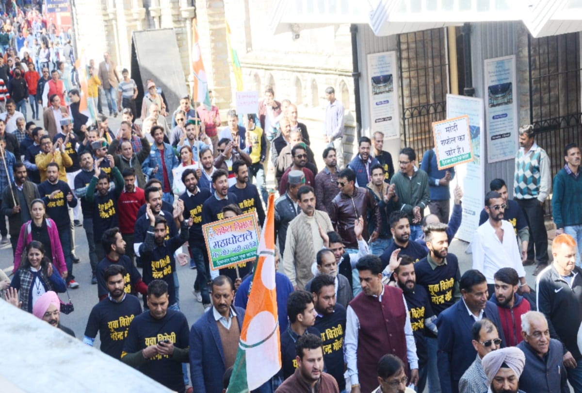 protesting congress leaders broke section 144 and reached mall road shimla