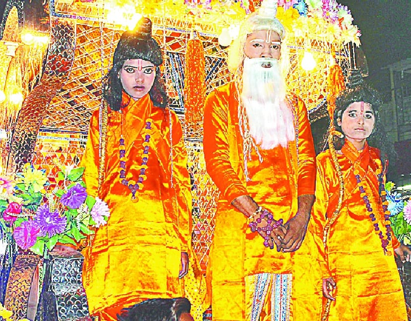 bhaktibhav se nikali mahrishi valmiki ki shobhayatra