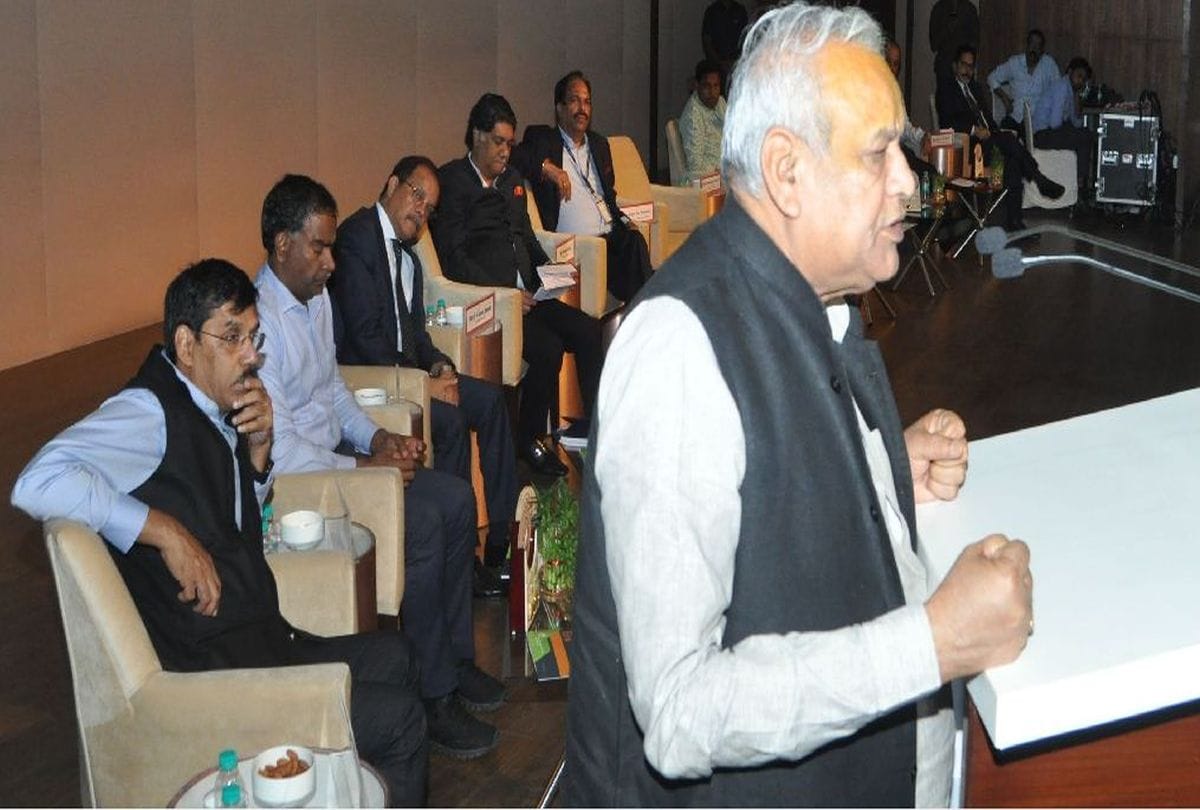 minister satyadev pachauri said agra shoe trade will famous all world