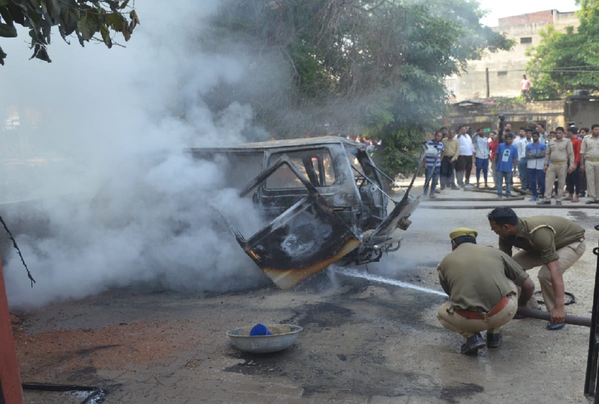 Uttar pradesh news a car caught fire in Meerut