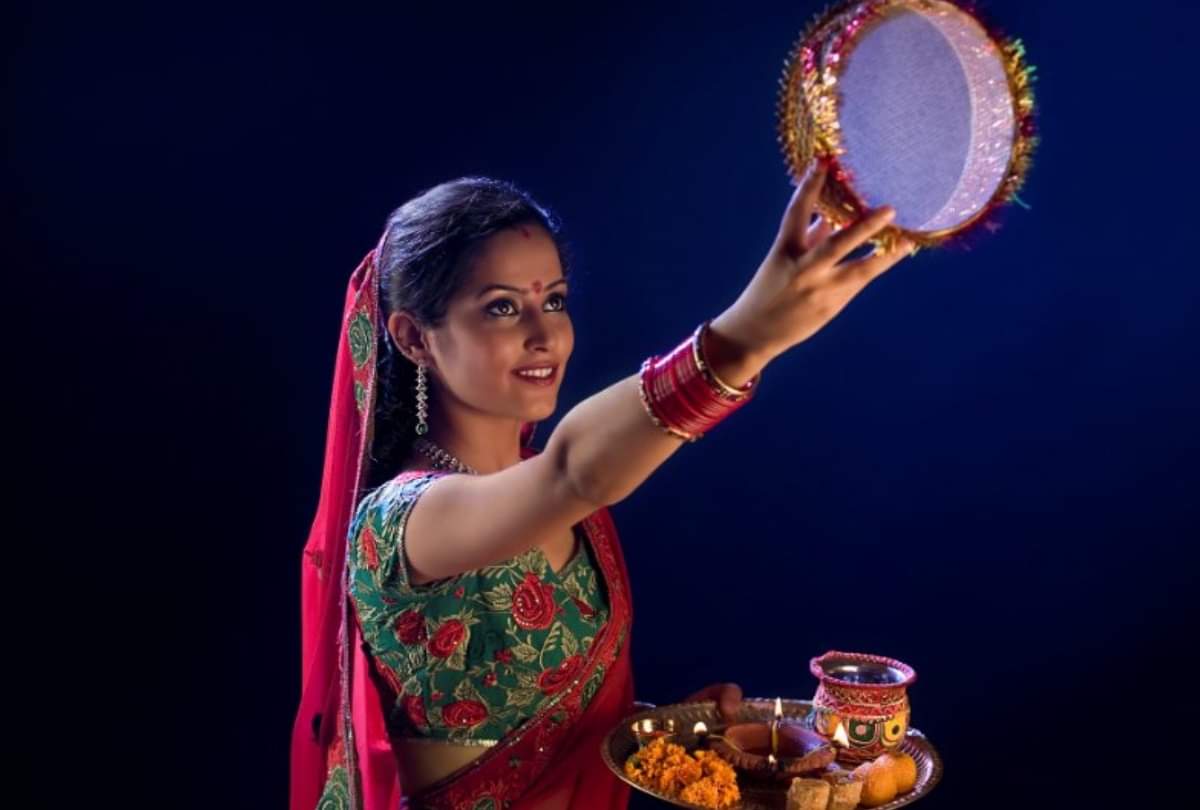 Karwa Chauth 2020 Delhi women cant see moon due to heavy smog of pollution