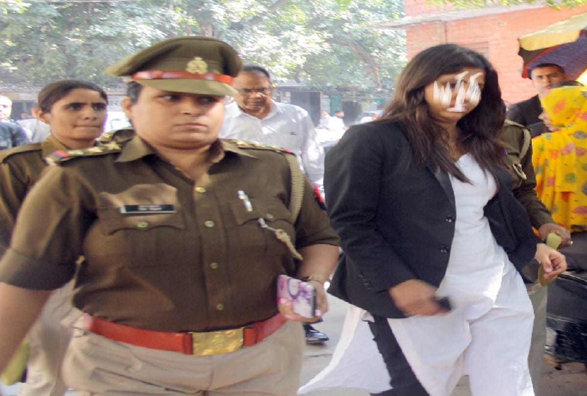 Meerut daroga video viral latest news Women lawyer locked in police station