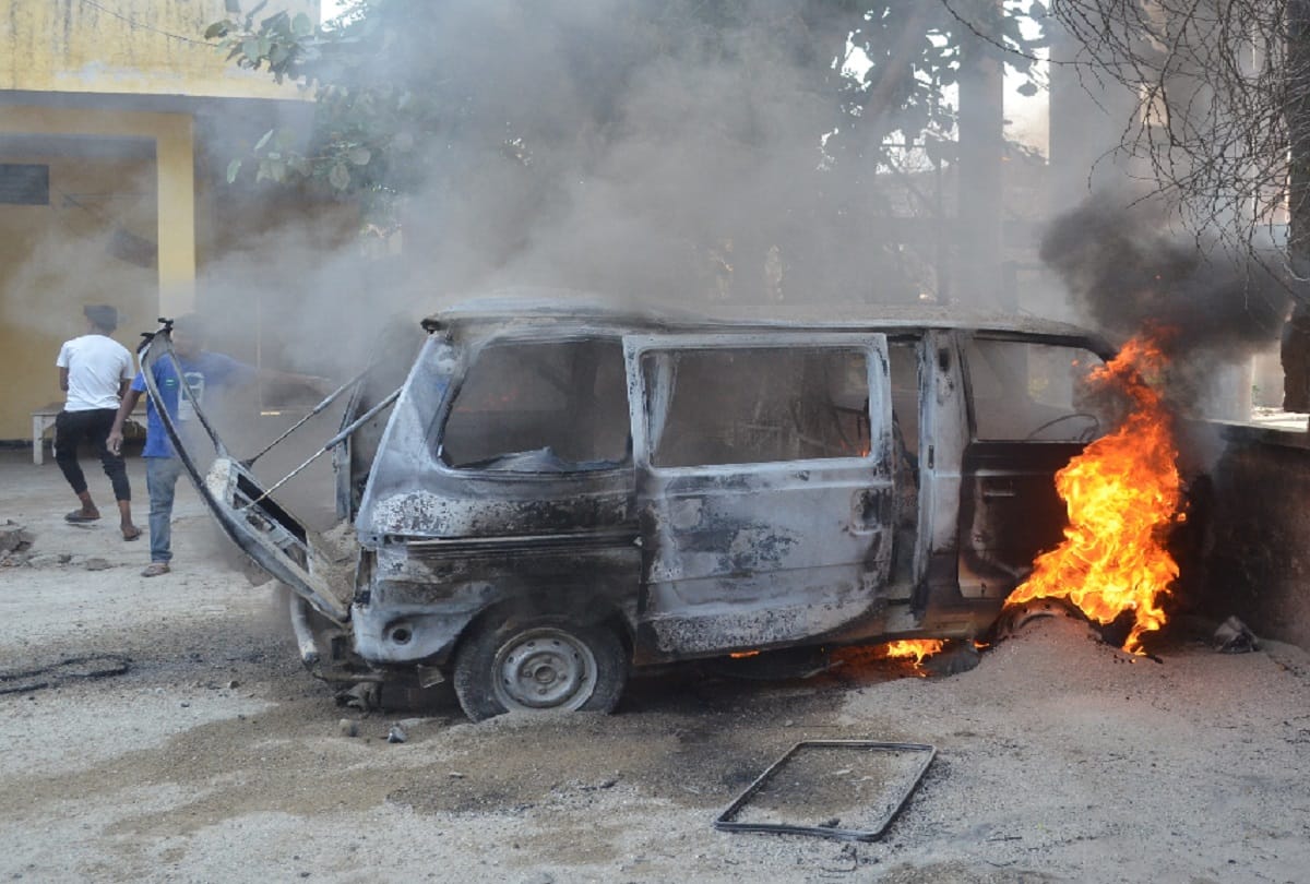 Uttar pradesh news a car caught fire in Meerut