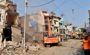 Four houses destroyed in Daranganj, protest