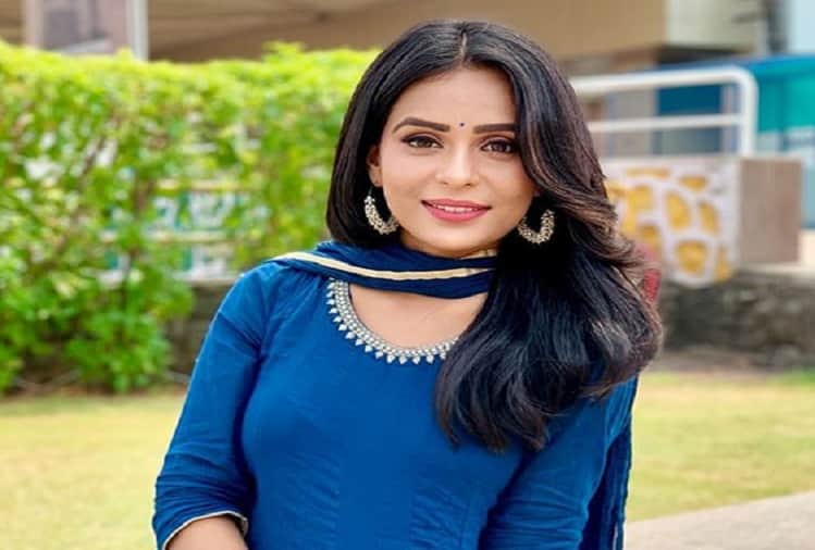 Raja Bajaj daughter Sheena Bajaj says Sonal Vengurlekar is just blackmailing my father for money