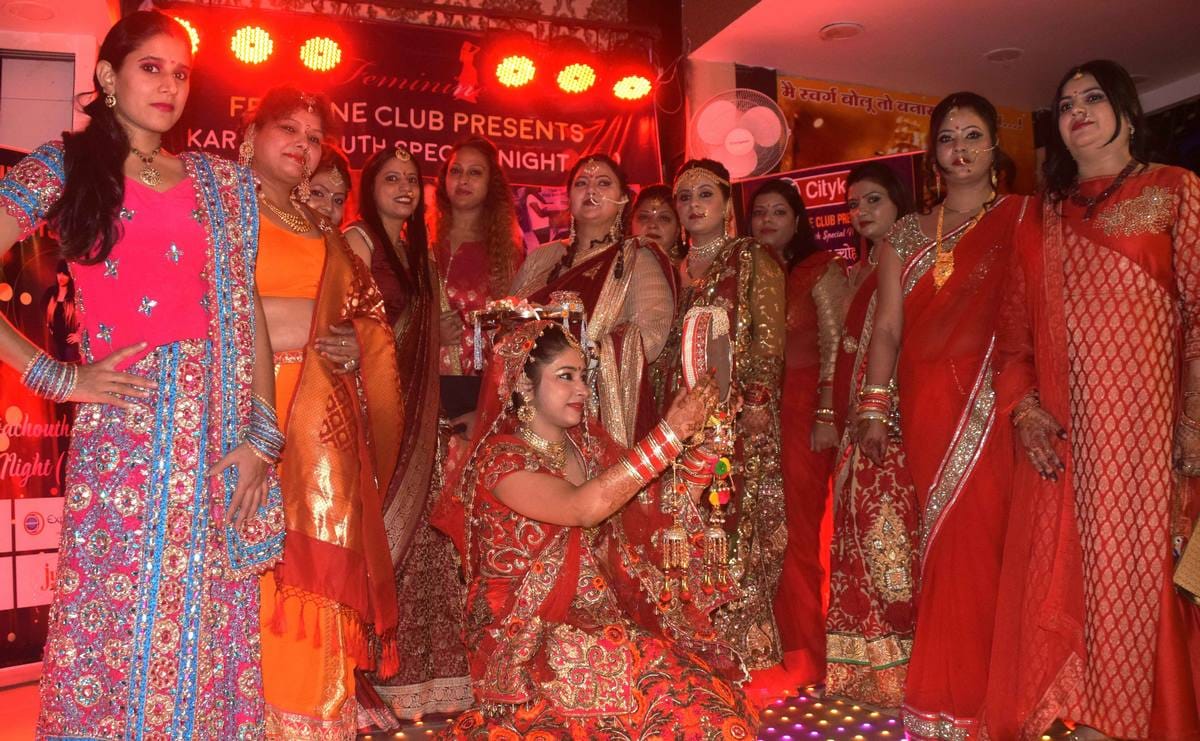 Karwa chauth special night organised in varanasi
