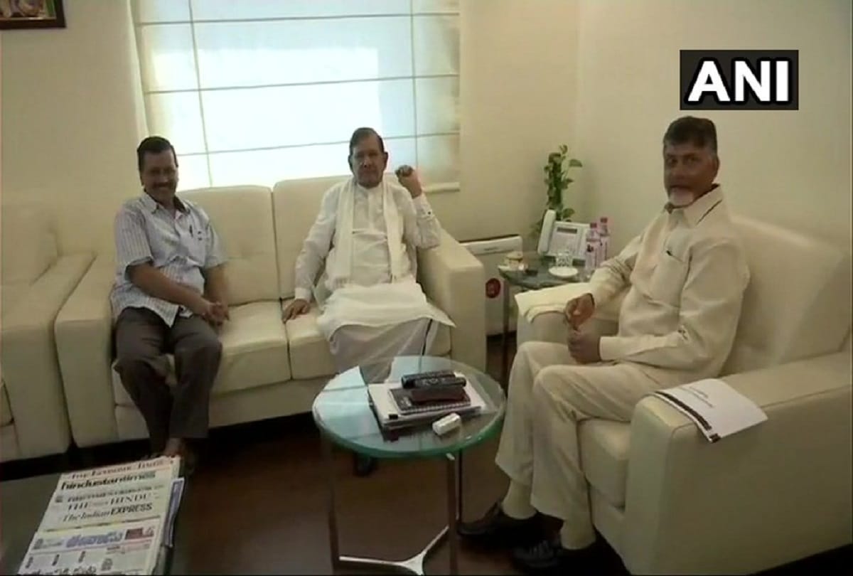 Delhi CM Arvind Kejriwal meet CM Chandrababu Naidu and Sharad Yadav at Andhra Pradesh Bhavan 