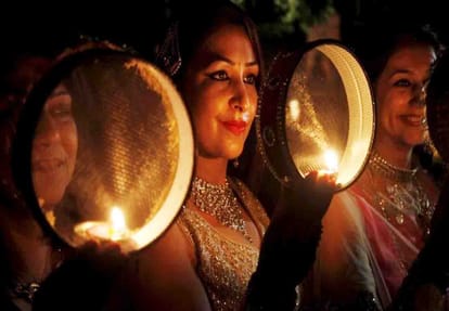Karva Chauth 2018 today know Puja vidhi and Muhurat