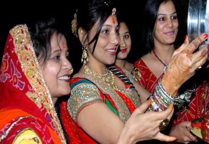 Karva Chauth 2018 today know Puja vidhi and Muhurat