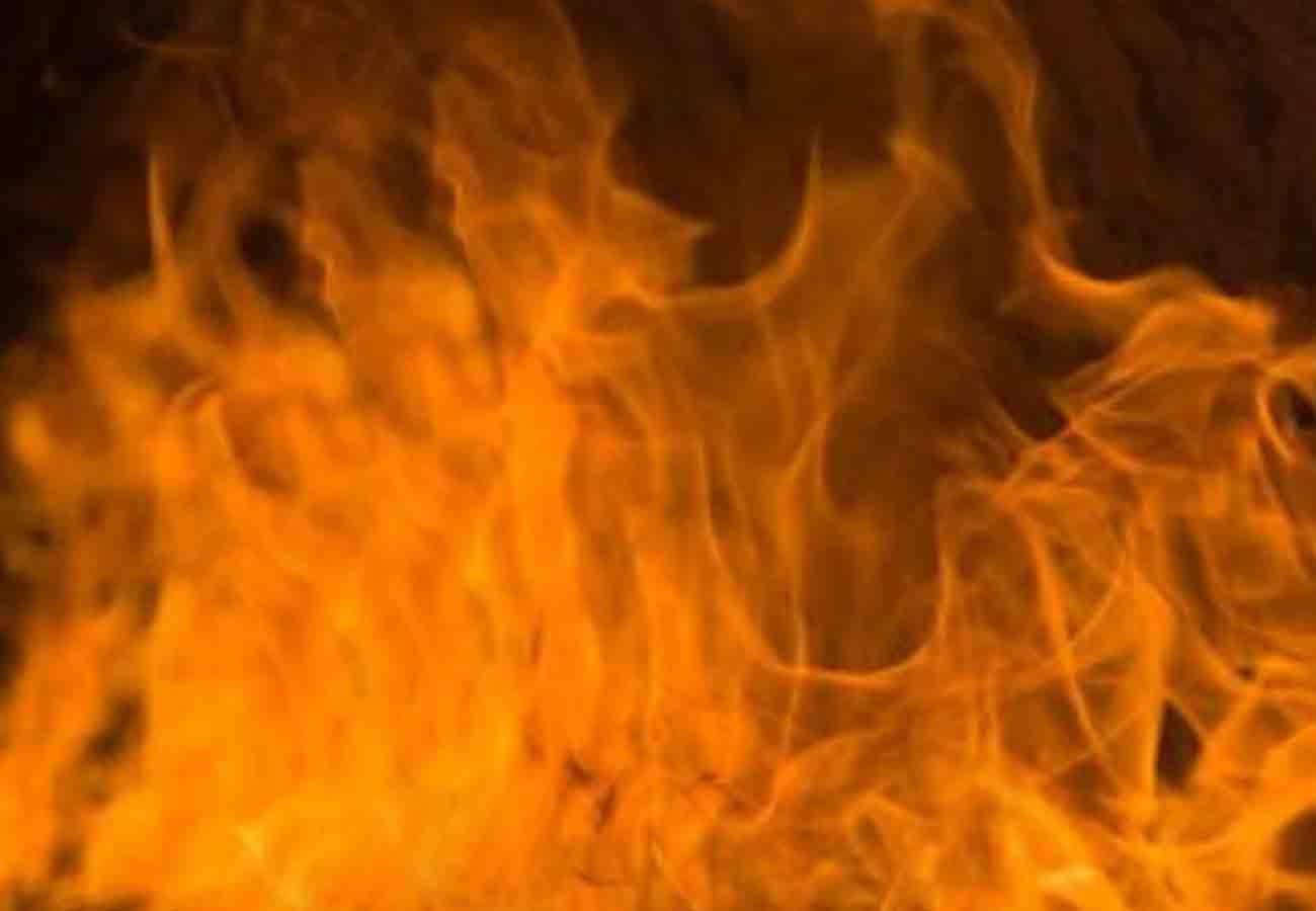 woman Set fire on  karwa chauth due to Expensive shopping